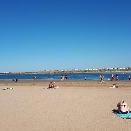 Studio cabine avec jardinet à 30 m de la plage, au calme. Gruissan Extérieur photo