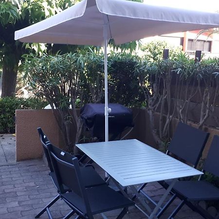 Studio cabine avec jardinet à 30 m de la plage, au calme. Gruissan Extérieur photo