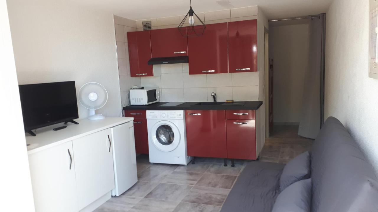 Studio cabine avec jardinet à 30 m de la plage, au calme. Gruissan Extérieur photo